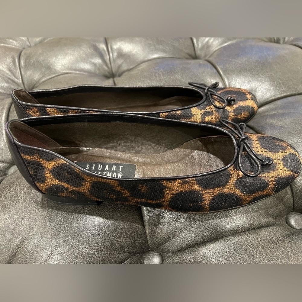 Stuart Weitzman Women’s Black and Tan Leopard Flats/Loafers With Bow Toe Size 8N